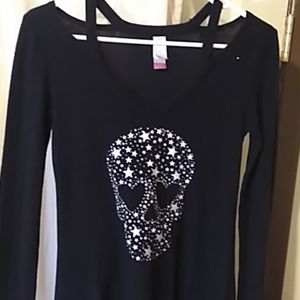 Small skeleton black shoulders out knit
